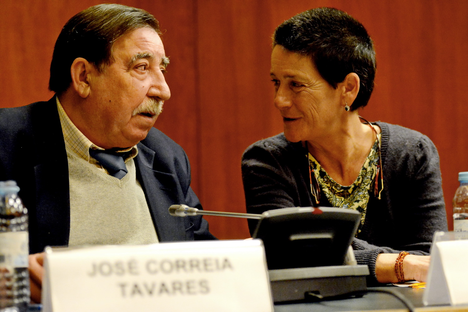 José Correia Tavares, coordenador do Grande Prémio e Patrícia Vieira, mulher do premiado, Paulo Varela Gomes